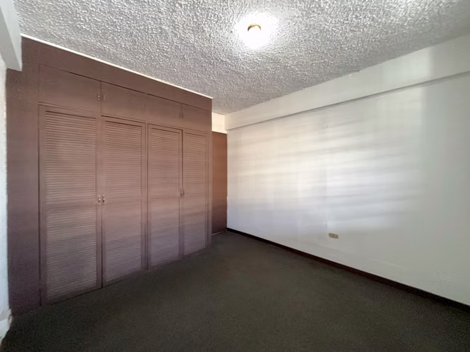 Primer piso a solo 3 minutos del Mall San Pedro | 2 parqueos | 440.000 - Imagen 8