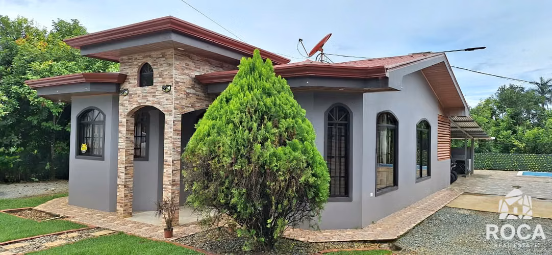 Venta de casa con piscina en Cajon de Perez Zeledon