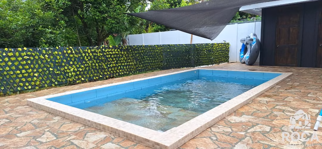 Venta de casa con piscina en Cajon de Perez Zeledon - Imagen 2