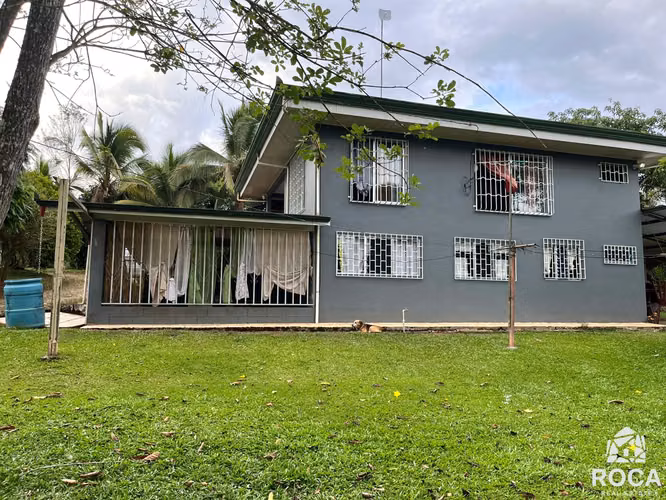 Venta de amplia propiedad con casa, frutales y zonas verdes en San Pedro PZ - Imagen 14