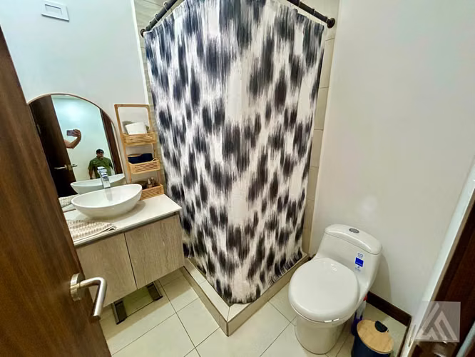  ¡Se Vende Casa como Nueva en Condominio Hacienda El Cafeto, Ribera de Belén, Costa Rica! - Imagen 8