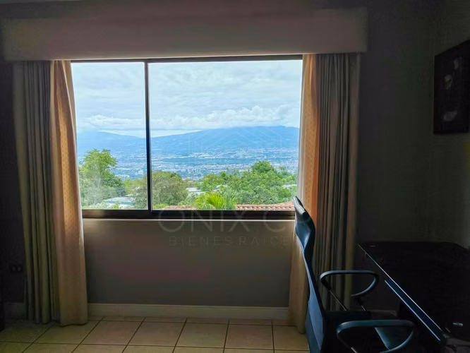Alquiler Casa Amueblada en Escazú | Condominio con Vista a las Montañas - Imagen 2