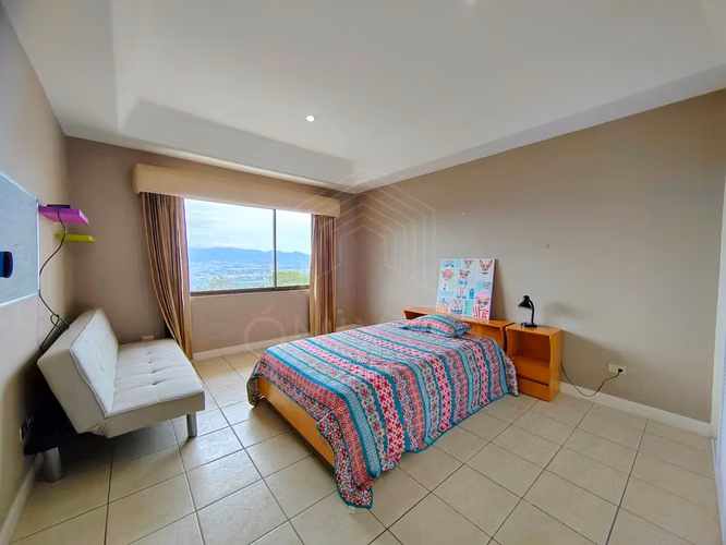 Alquiler Casa Amueblada en Escazú | Condominio con Vista a las Montañas - Imagen 10
