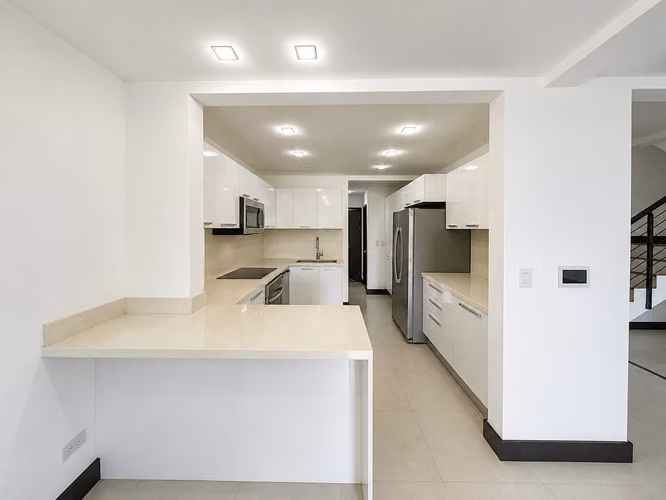 Casa moderna en alquiler, Escazú, Jaboncillo. - Imagen 7