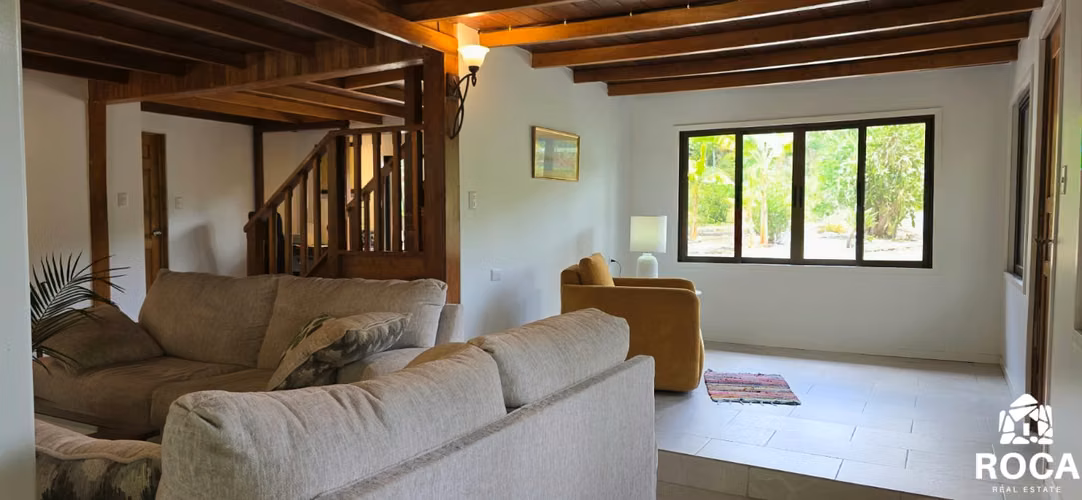 Venta de propiedad con casa principal y casa de huespedes en El Roble PZ - Imagen 4