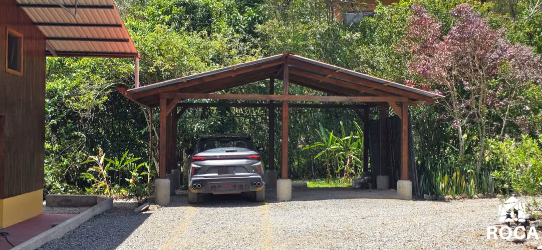 Venta de propiedad con casa principal y casa de huespedes en El Roble PZ - Imagen 11