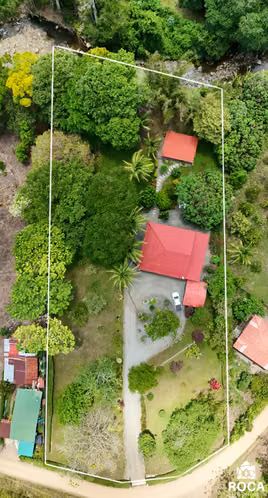 Venta de propiedad con casa principal y casa de huespedes en El Roble PZ - Imagen 13