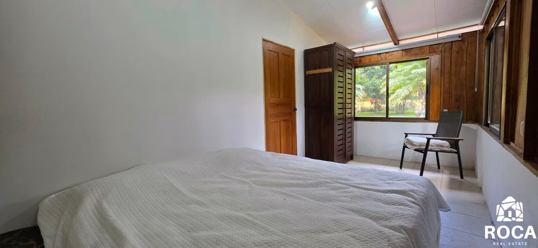 Venta de propiedad con casa principal y casa de huespedes en El Roble PZ - Imagen 19