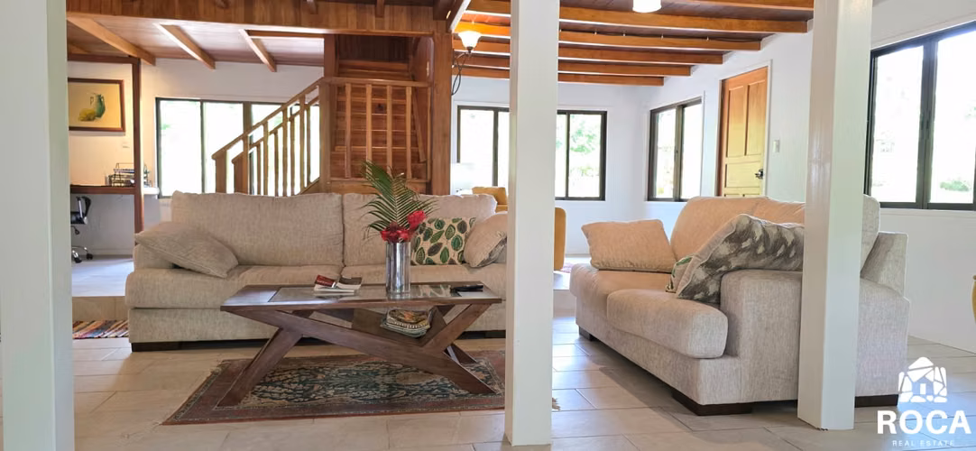 Venta de propiedad con casa principal y casa de huespedes en El Roble PZ - Imagen 3