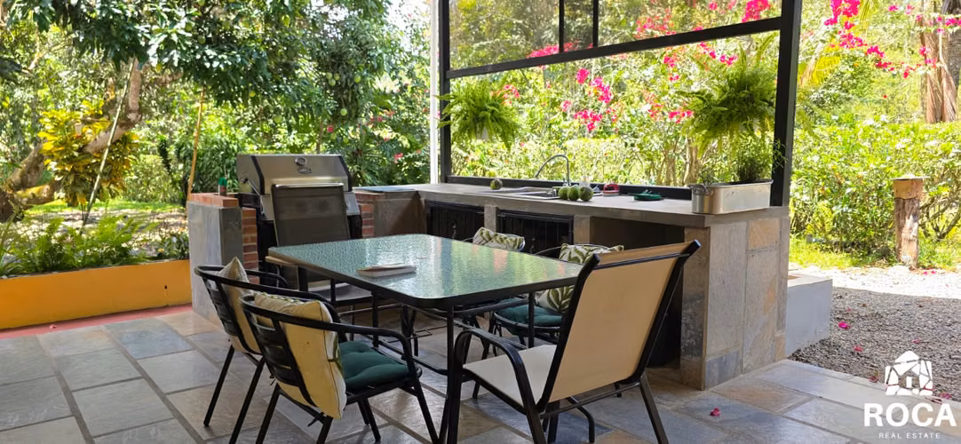 Venta de propiedad con casa principal y casa de huespedes en El Roble PZ - Imagen 17