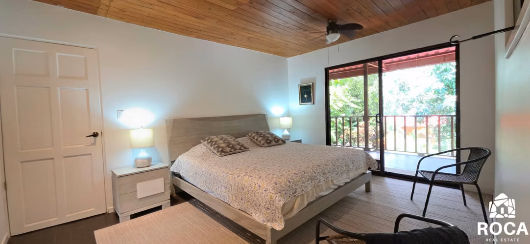 Venta de propiedad con casa principal y casa de huespedes en El Roble PZ - Imagen 8