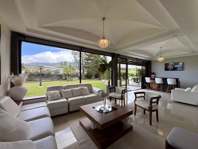 VENTA DE CASA EN RESIDENCIAL LOMAS DEL ZURQUÍ, SAN ISIDRO, HEREDIA