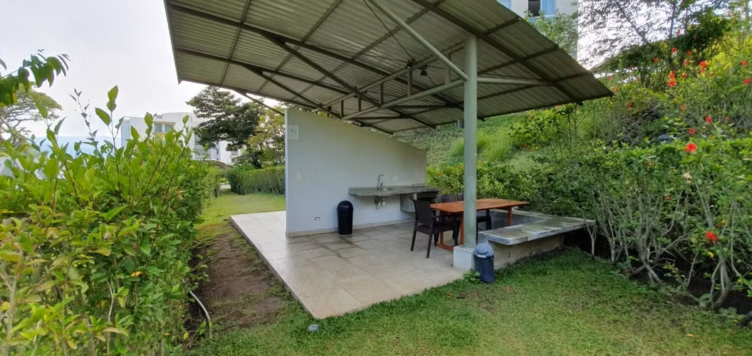 Apartamento Eco de Lujo en Escazú | Jardín Privado | $1,300 Incluye Cuota - Imagen 16