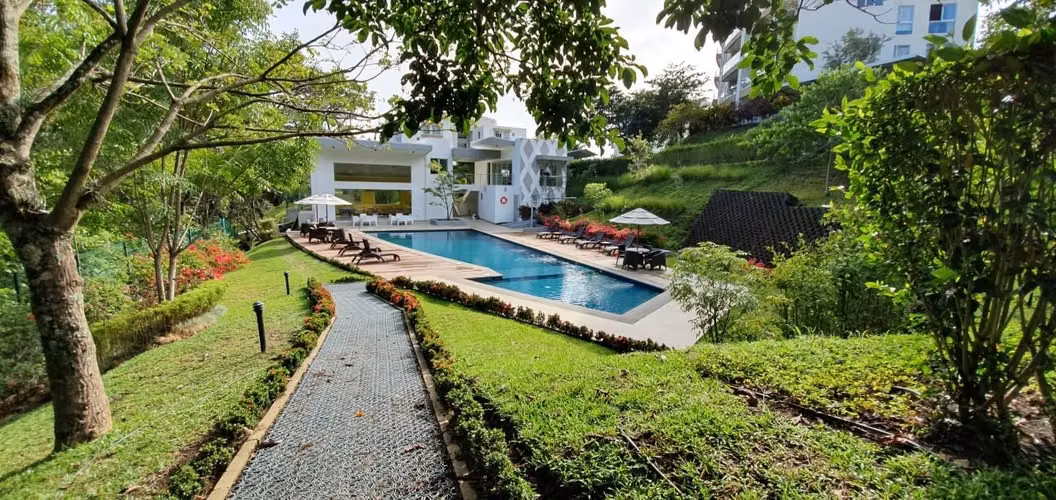 Apartamento Eco de Lujo en Escazú | Jardín Privado | $1,300 Incluye Cuota - Imagen 10