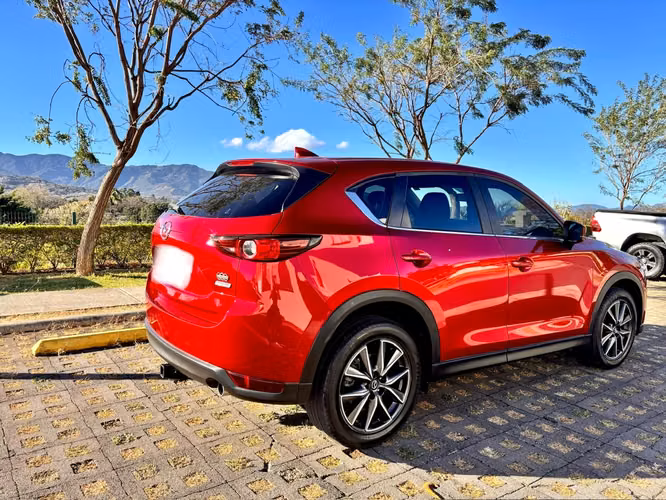 Hermoso SUV Mazda CX5 Elegancia y Desempeño - Imagen 2