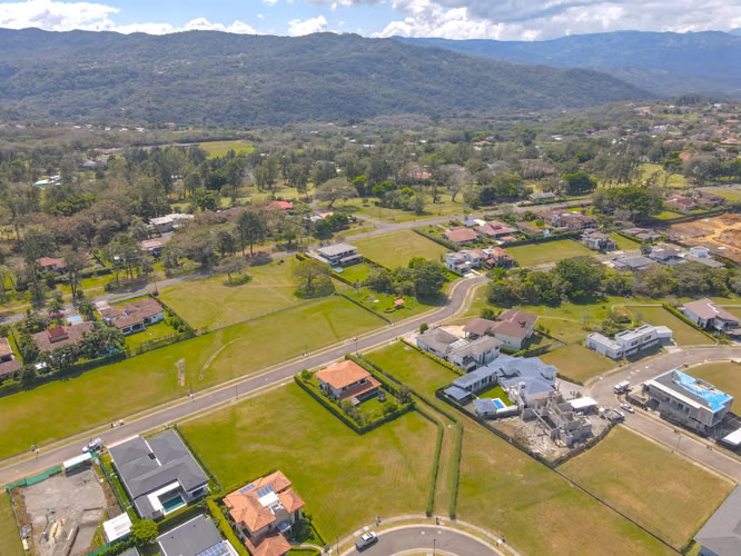 Exclusive Lot for Sale - 124; Los Manzanos Condo - Ciudad Hacienda Los Reyes