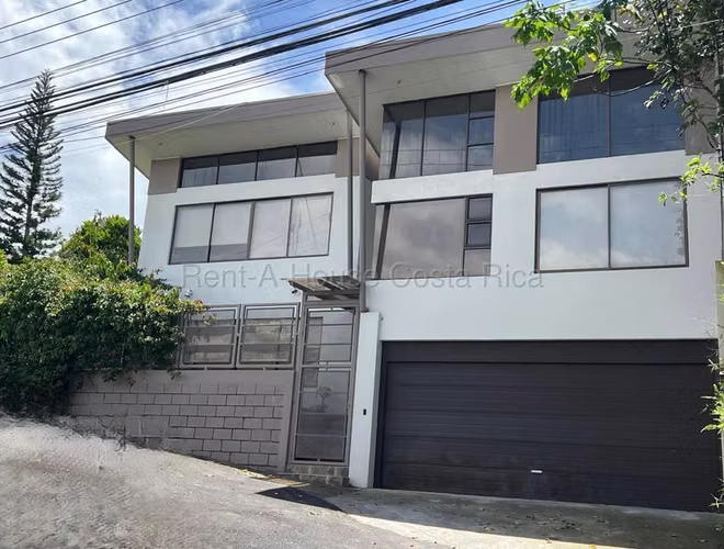 Venta de Casa de dos plantas en San Rafael de Heredia. RAH 27-223