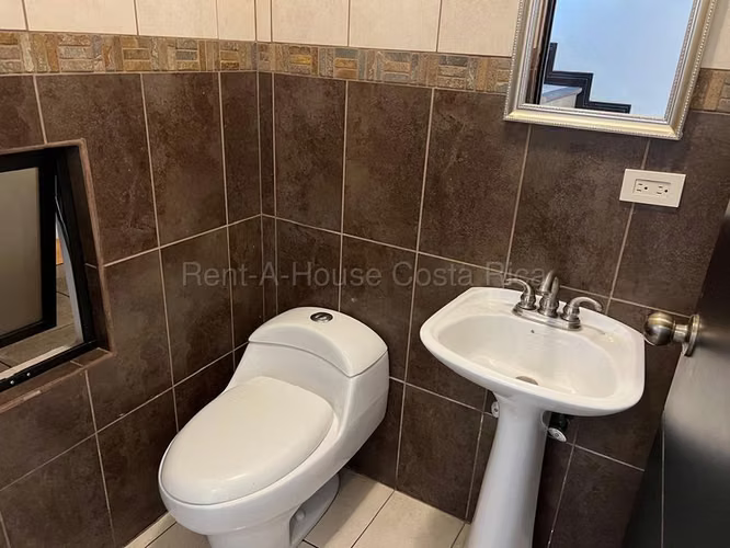 Venta de Casa de dos plantas en San Rafael de Heredia. RAH 27-223 - Imagen 6