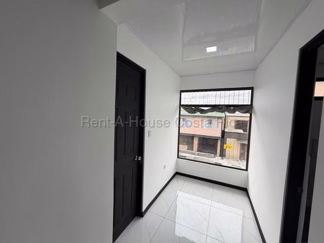 Venta de Casa Esquinera en Tibás-San Juan. RAH 27-227 - Imagen 5