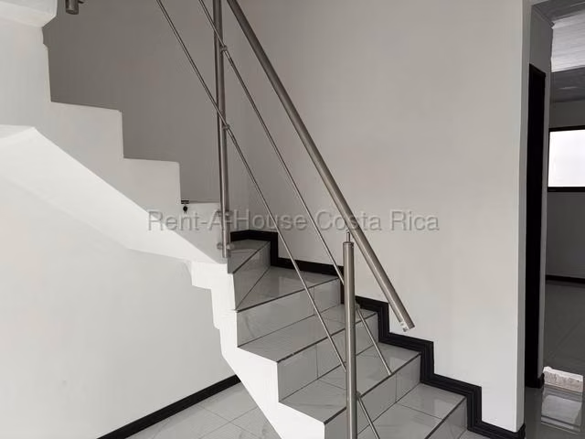 Venta de Casa Esquinera en Tibás-San Juan. RAH 27-227 - Imagen 9