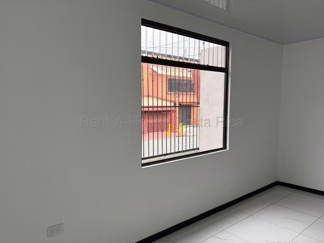 Venta de Casa Esquinera en Tibás-San Juan. RAH 27-227 - Imagen 10