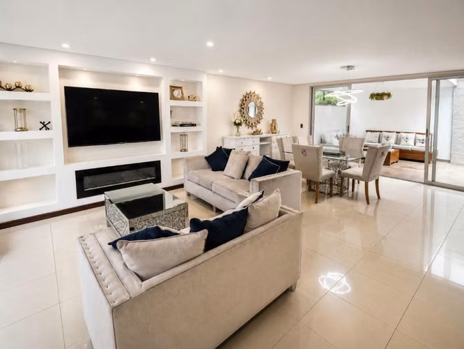 VENTA CONDOMINIO NUVO SANTA ANA Oportunidad Única para Adquirir una Residencia de Alto Nivel