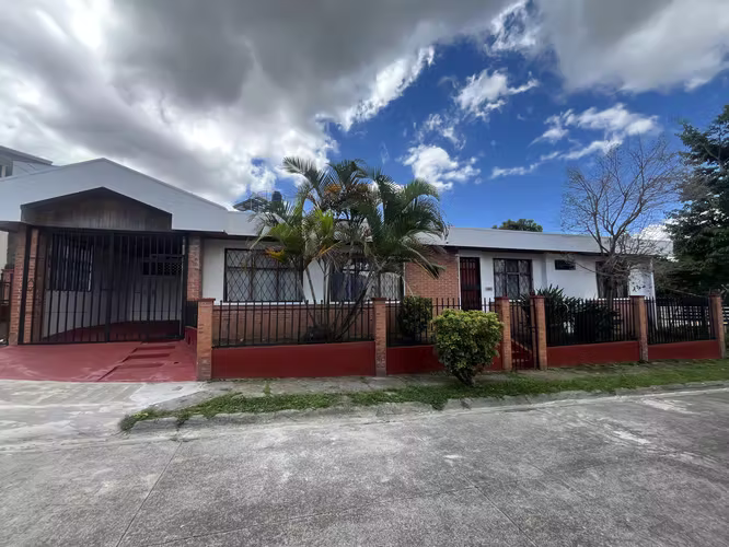 HOUSE FOR RENT IN SABANILLA