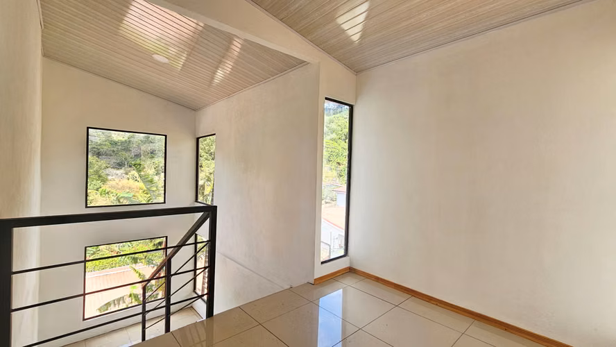 Se Vende Casa en San Gabriel de Aserrí con Vista a las Montañas-8 - Imagen 14