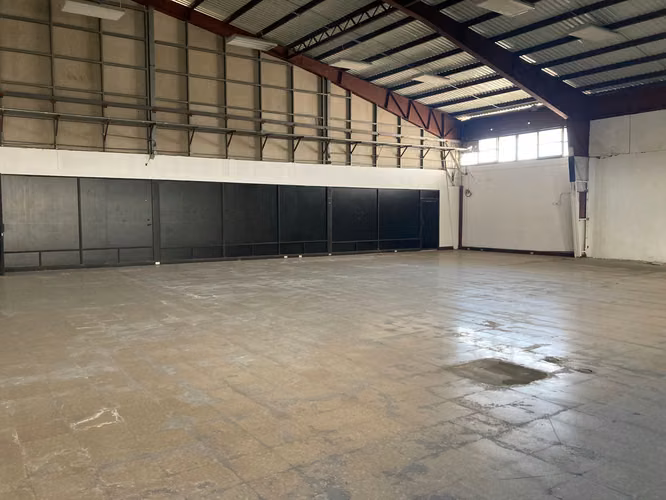 Bodega Comercial en Sabana – 319.77 m² - Imagen 2