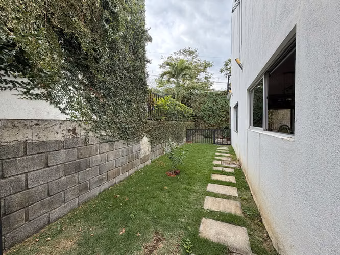 Casa moderna en venta en la Guacima patio terraza precio de oportunidad - Imagen 4