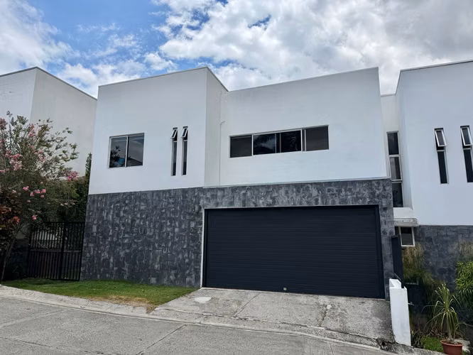 Casa moderna en venta en la Guacima patio terraza precio de oportunidad - Imagen 1