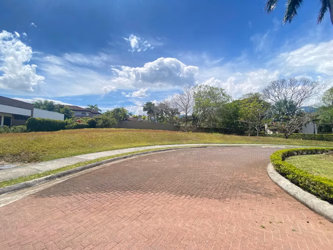 Oportunidad Única Ultimo lote a la venta en Hacienda del Sol - Imagen 4