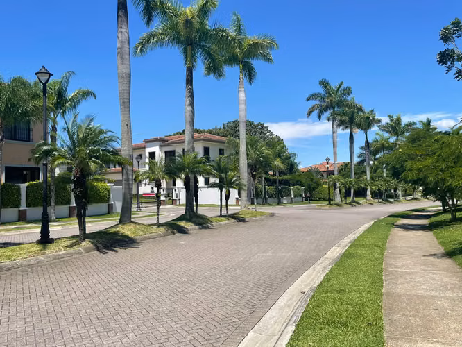 Oportunidad Única Ultimo lote a la venta en Hacienda del Sol - Imagen 14
