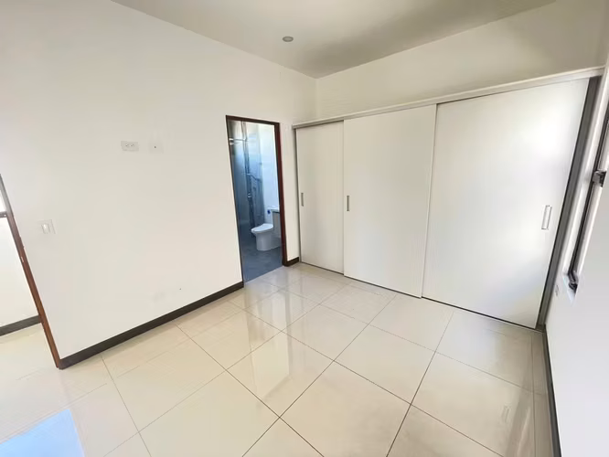 Venta de casa de un piso en Escazu - Imagen 9