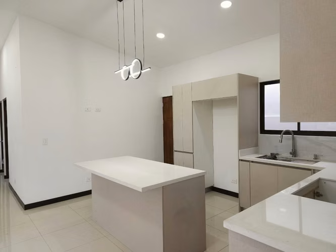 Venta de casa de un piso en Escazu - Imagen 2