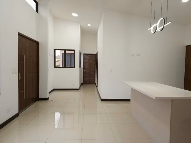 Venta de casa de un piso en Escazu - Imagen 3