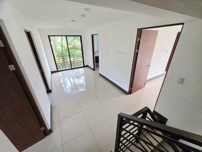 Alquiler de amplia casa en Condominio Parques del Sol – Santa Ana - Imagen 8