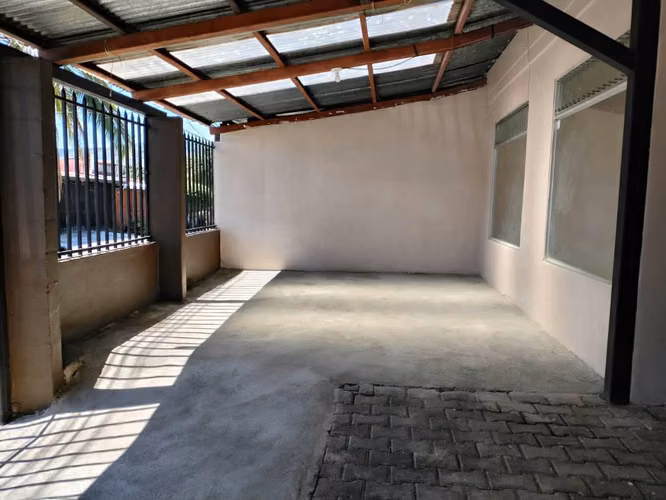 Casa en Alquiler en Ciudad Colón Centro con Amplio Patio - Imagen 2