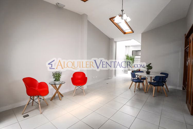 CASA DE UN NIVEL DE 317 M2 EN RESIDENCIAL EN SAN RAFAEL DE ESCAZU - Imagen 4