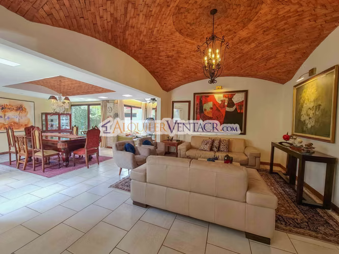CASA DE UN NIVEL CON USO DE SUELO MIXTO EN SAN RAFAEL ESCAZU / SOBRE CALLE PRINCIPAL - Imagen 4