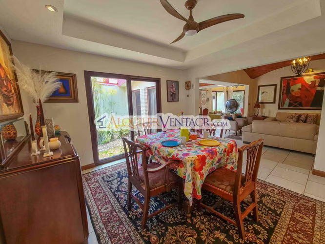 CASA DE UN NIVEL CON USO DE SUELO MIXTO EN SAN RAFAEL ESCAZU / SOBRE CALLE PRINCIPAL - Imagen 5