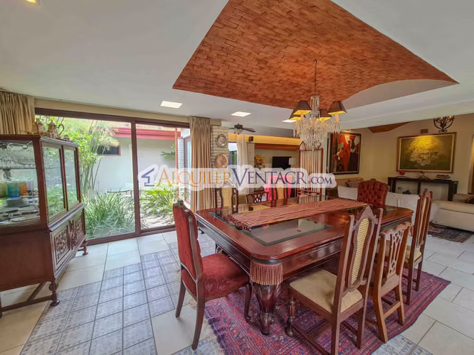 CASA DE UN NIVEL CON USO DE SUELO MIXTO EN SAN RAFAEL ESCAZU / SOBRE CALLE PRINCIPAL - Imagen 9