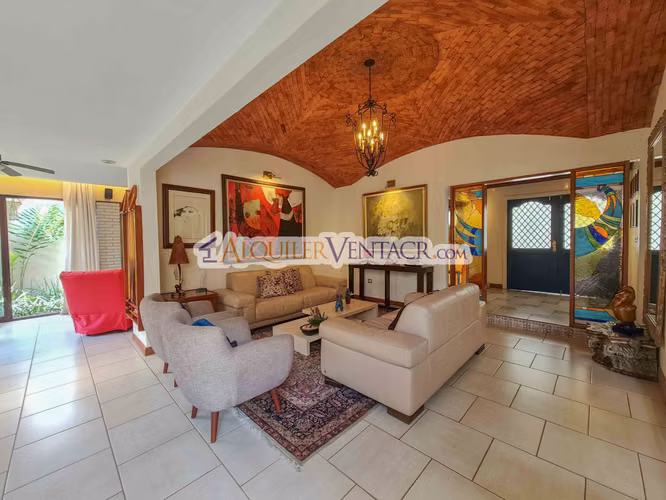 CASA DE UN NIVEL CON USO DE SUELO MIXTO EN SAN RAFAEL ESCAZU / SOBRE CALLE PRINCIPAL - Imagen 7