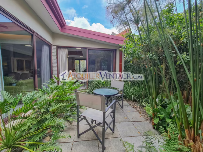 CASA DE UN NIVEL CON USO DE SUELO MIXTO EN SAN RAFAEL ESCAZU / SOBRE CALLE PRINCIPAL - Imagen 18