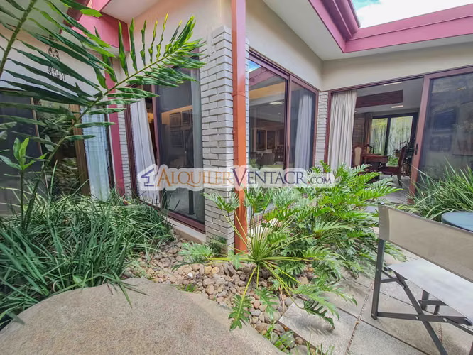 CASA DE UN NIVEL CON USO DE SUELO MIXTO EN SAN RAFAEL ESCAZU / SOBRE CALLE PRINCIPAL - Imagen 19