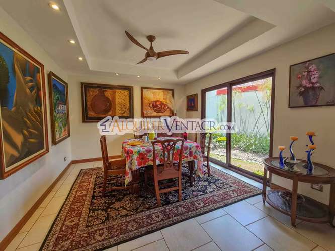 CASA DE UN NIVEL CON USO DE SUELO MIXTO EN SAN RAFAEL ESCAZU / SOBRE CALLE PRINCIPAL - Imagen 3