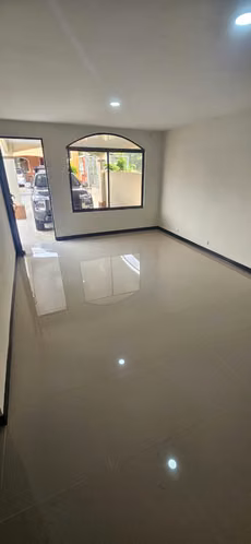 Venta de bello Condominio  Desamparados - Imagen 3