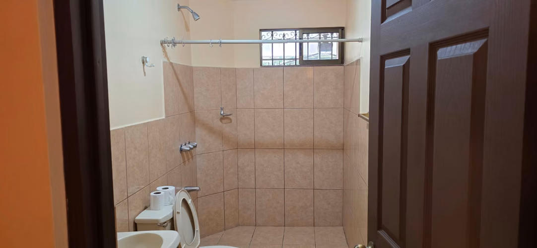 Hermosa Casa En Calle La Deportiva - Imagen 5