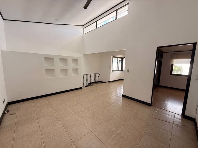 CASA EN ALQUILER EN GUACHIPELIN DE ESCAZÚ - Imagen 4