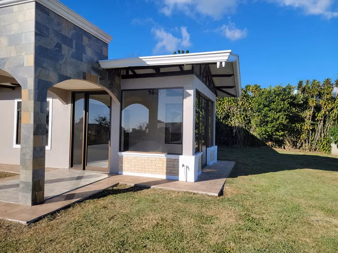 Casa Con vista espectacular en Venta Grecia - Imagen 11